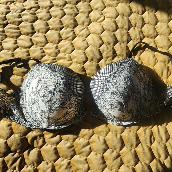 Victoria’s Secret Very Sexy Push-Up Bra – 32DDD, Padded & Underwire - Picture 1 of 3